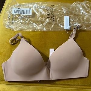 Victoria Secret Lined Wireless T-Shirt Bra